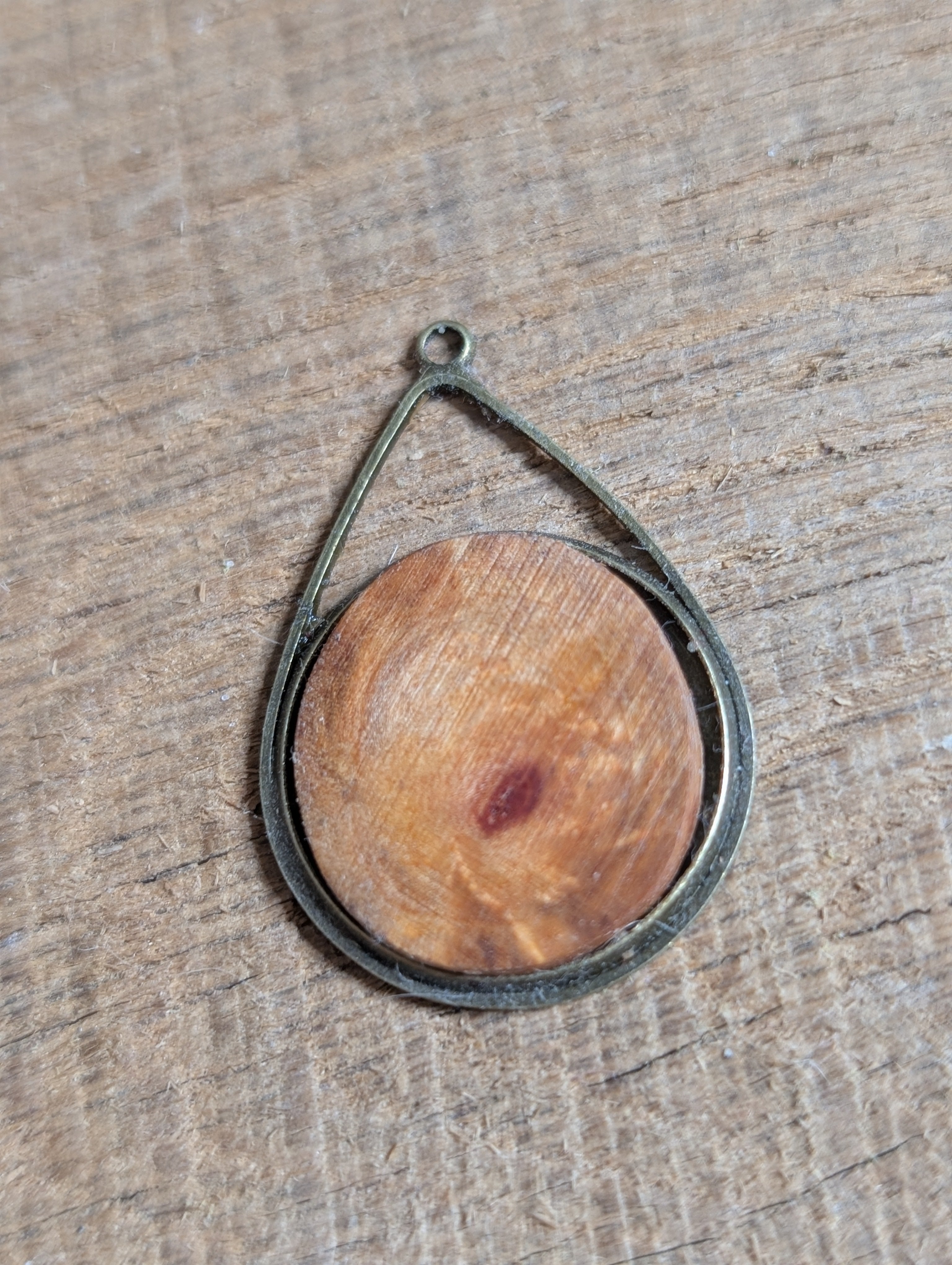 Baumperlen Anhänger -  handgemachter Naturschmuck aus Holz