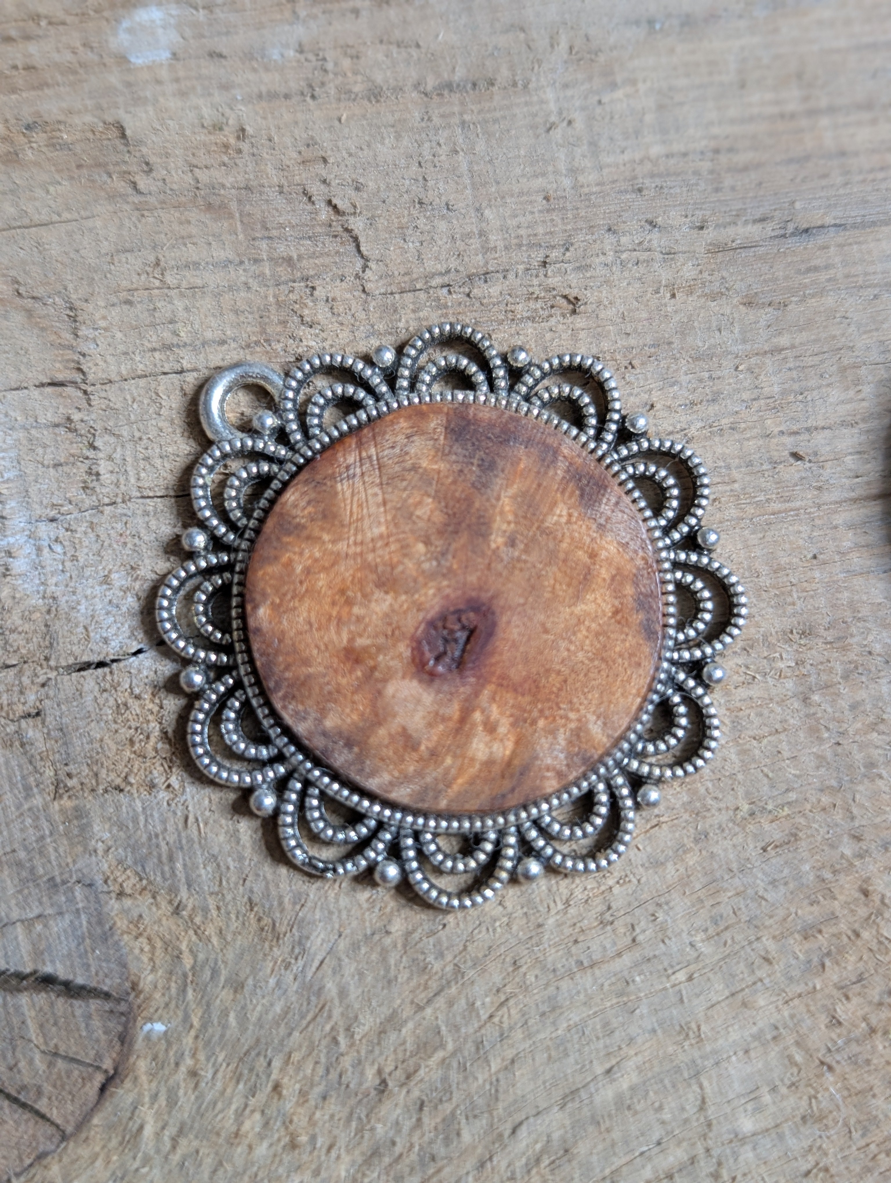 Baumperlen Anhänger -  handgemachter Naturschmuck aus Holz