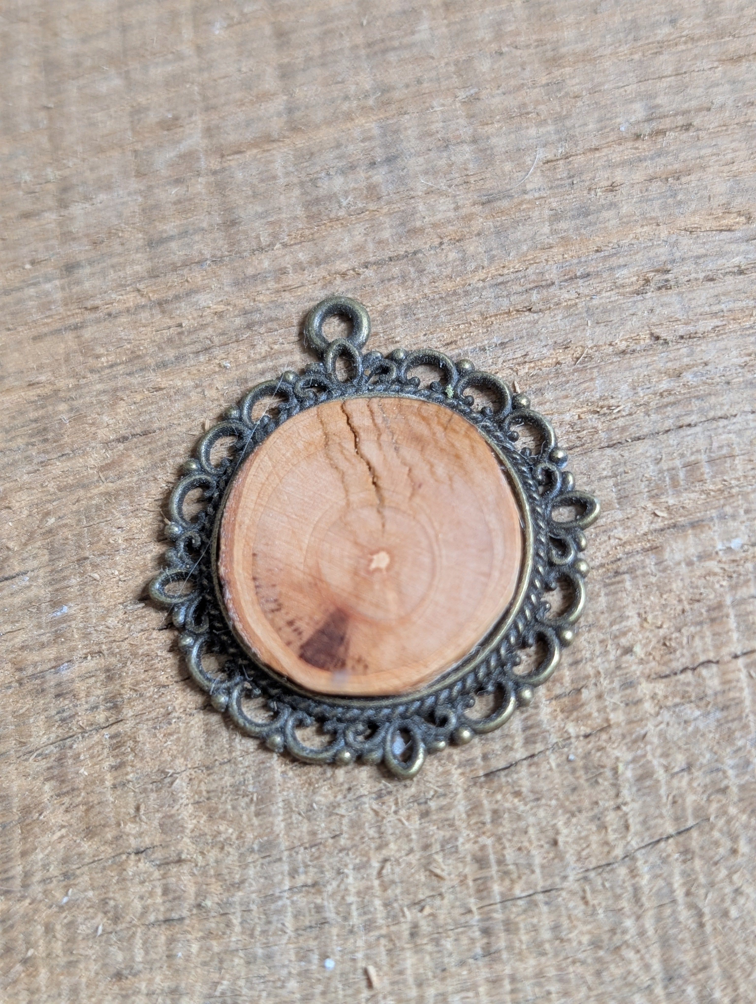 Baumperlen Anhänger -  handgemachter Naturschmuck aus Holz