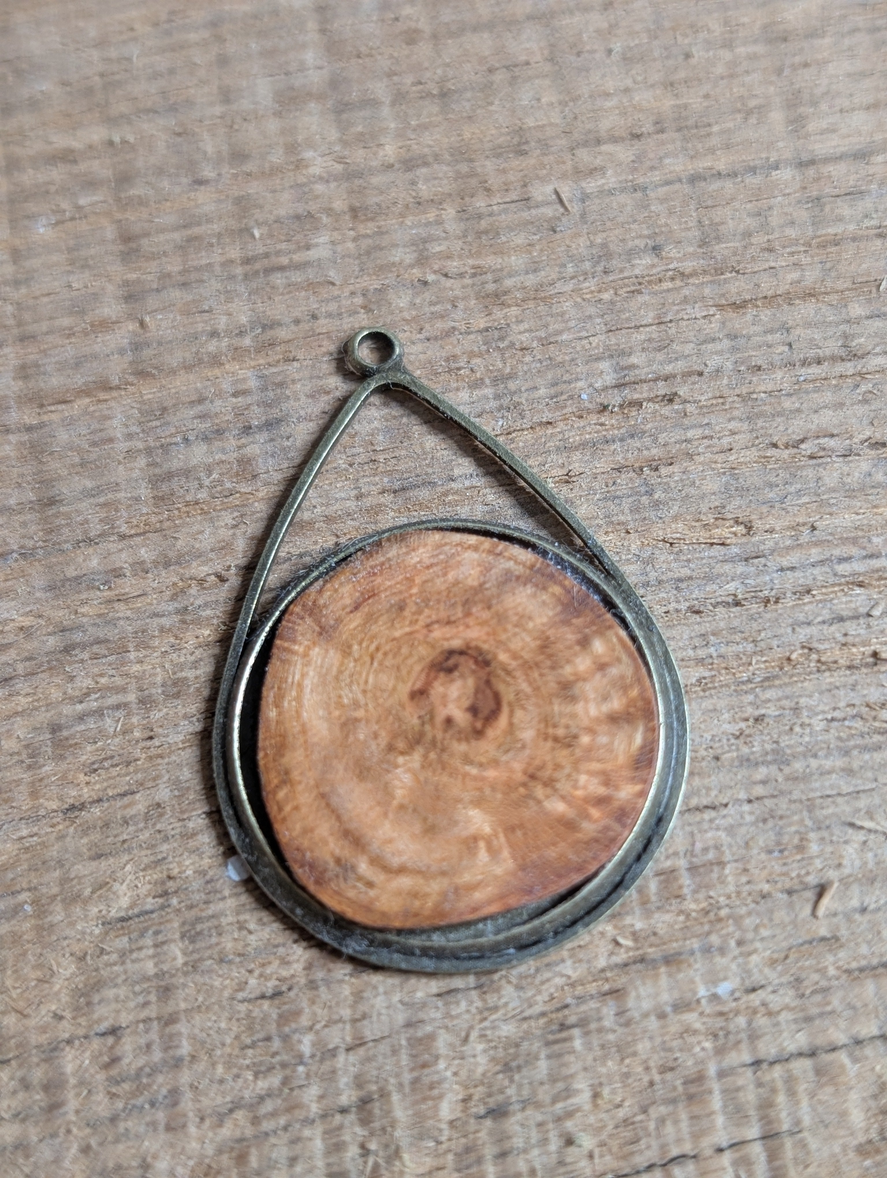 Baumperlen Anhänger -  handgemachter Naturschmuck aus Holz