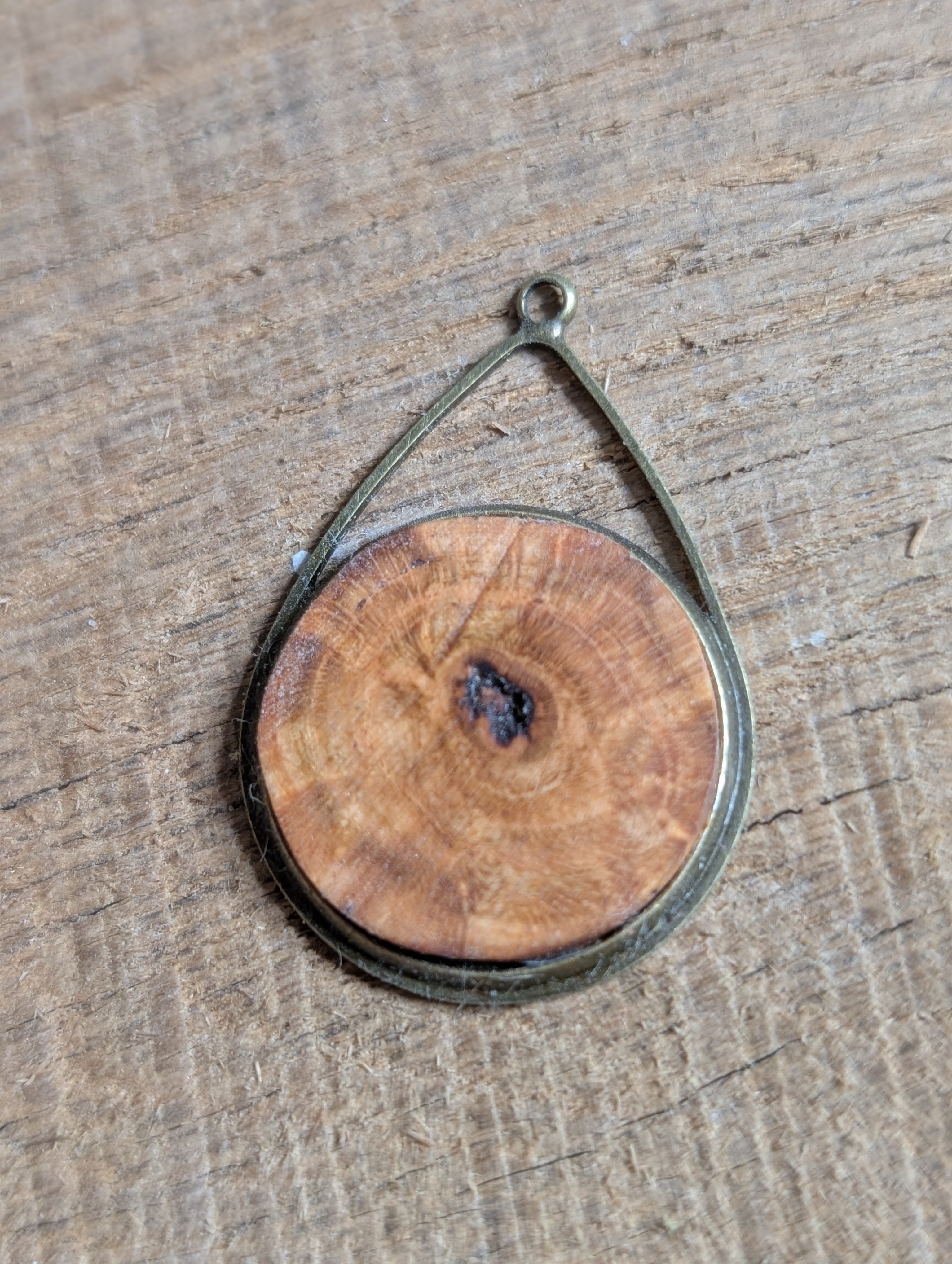 Baumperlen Anhänger -  handgemachter Naturschmuck aus Holz